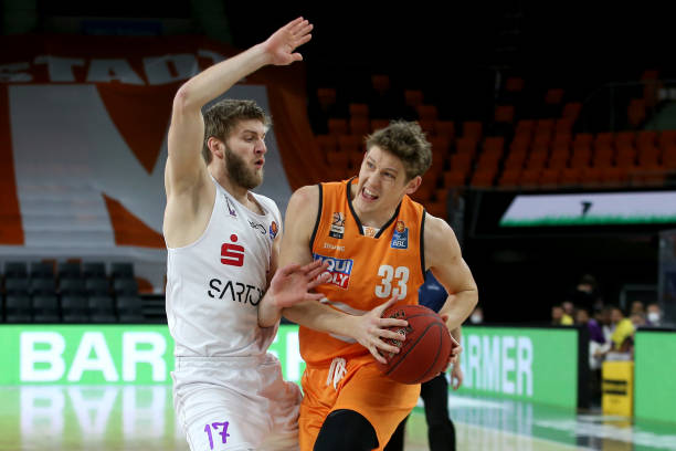 逐步在国际 逐步在国际